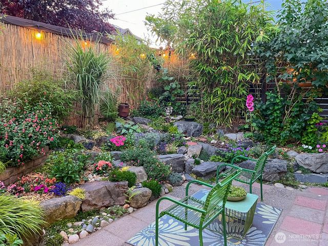 9426 Linden Avenue N, Seattle, WA 98103