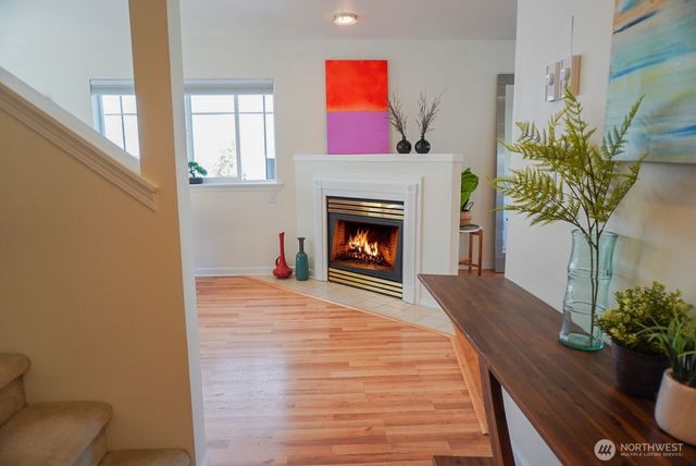9426 Linden Avenue N, Seattle, WA 98103