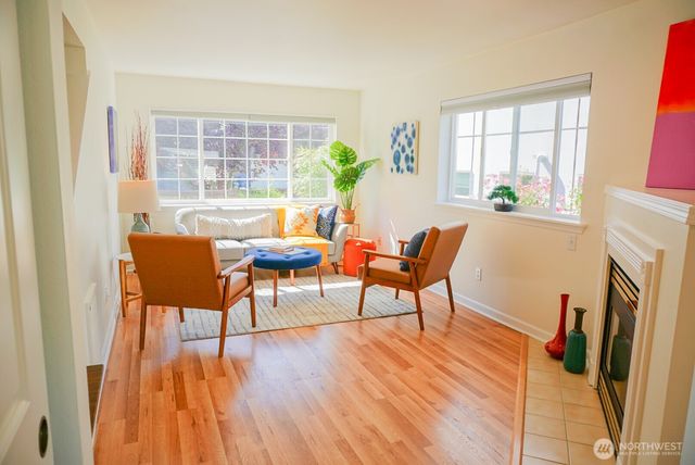 9426 Linden Avenue N, Seattle, WA 98103