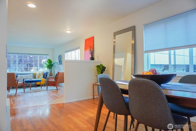 9426 Linden Avenue N, Seattle, WA 98103