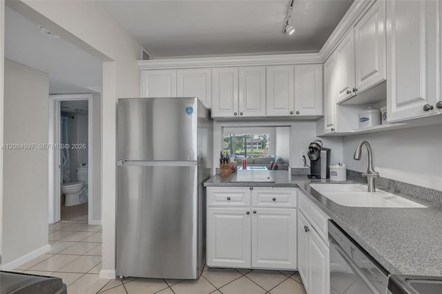 20 Yacht Club Drive 103, North Palm Beach, FL 33408