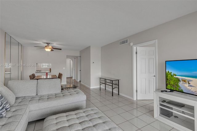 20 Yacht Club Drive 103, North Palm Beach, FL 33408