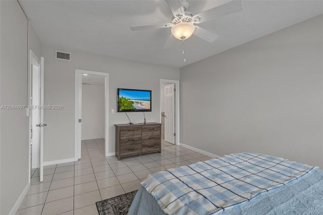 20 Yacht Club Drive 103, North Palm Beach, FL 33408
