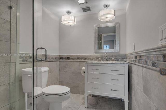 20 Yacht Club Drive 103, North Palm Beach, FL 33408