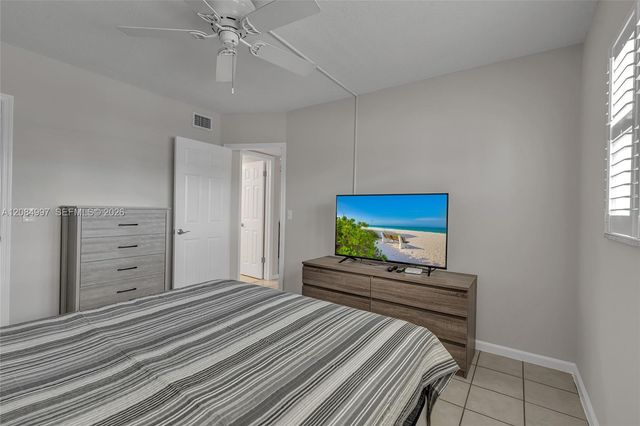 20 Yacht Club Drive 103, North Palm Beach, FL 33408