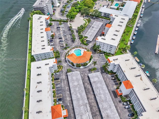 20 Yacht Club Drive 103, North Palm Beach, FL 33408