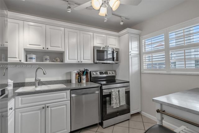 20 Yacht Club Drive 103, North Palm Beach, FL 33408