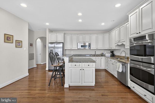 27 BEALLAIR SQUARE DR, Charles Town, WV 25414