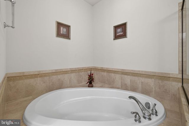 27 BEALLAIR SQUARE DR, Charles Town, WV 25414