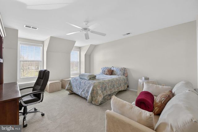 27 BEALLAIR SQUARE DR, Charles Town, WV 25414