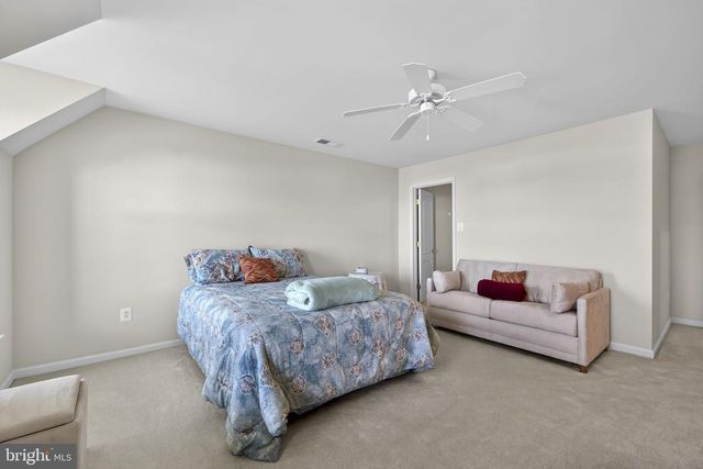 27 BEALLAIR SQUARE DR, Charles Town, WV 25414