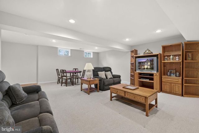 27 BEALLAIR SQUARE DR, Charles Town, WV 25414