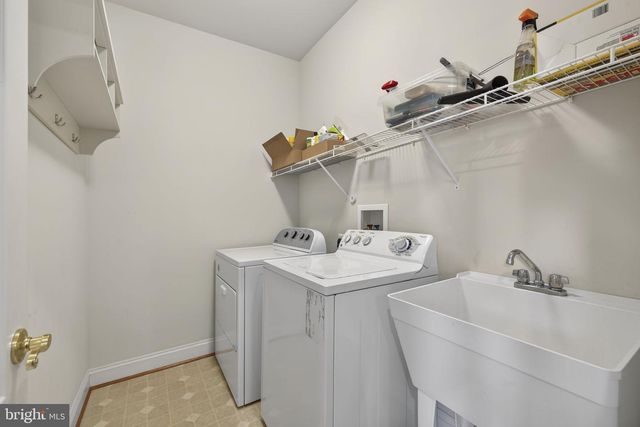 27 BEALLAIR SQUARE DR, Charles Town, WV 25414