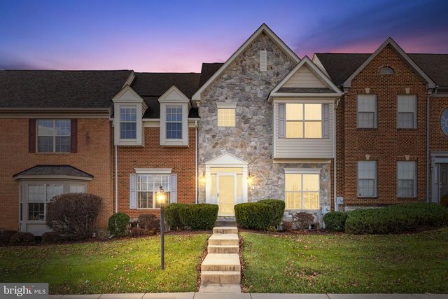 27 BEALLAIR SQUARE DR, Charles Town, WV 25414