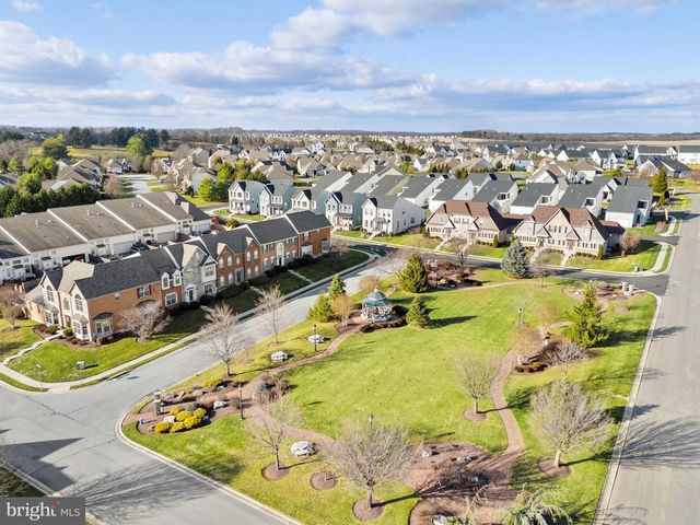 27 BEALLAIR SQUARE DR, Charles Town, WV 25414