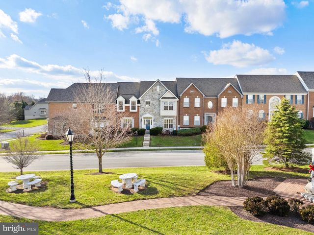 27 BEALLAIR SQUARE DR, Charles Town, WV 25414