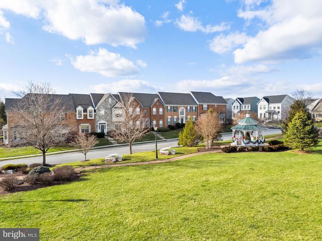 27 BEALLAIR SQUARE DR, Charles Town, WV 25414