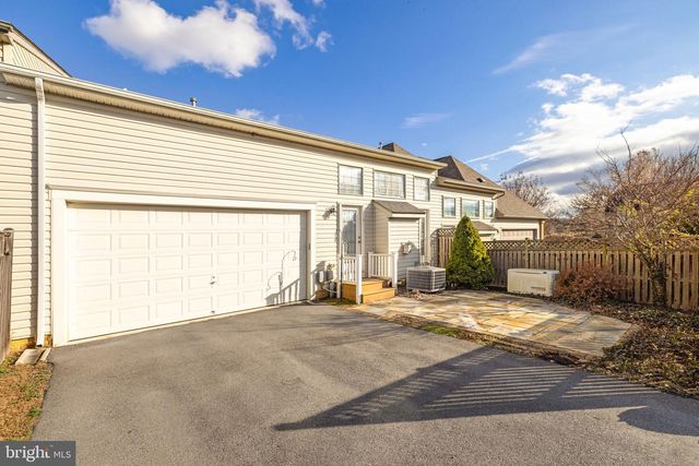 27 BEALLAIR SQUARE DR, Charles Town, WV 25414