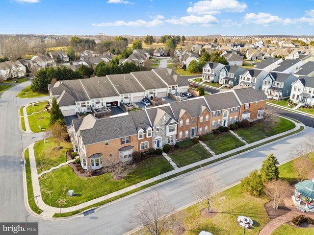 27 BEALLAIR SQUARE DR, Charles Town, WV 25414