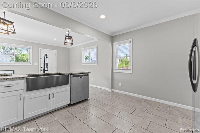 28952 Bridge Street, Garden City, MI 48135