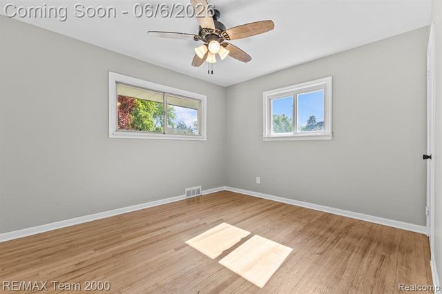 28952 Bridge Street, Garden City, MI 48135