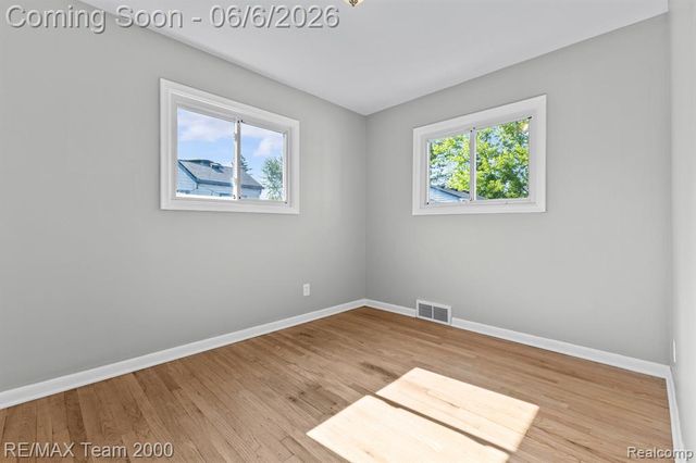 28952 Bridge Street, Garden City, MI 48135