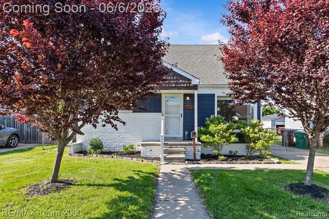 28952 Bridge Street, Garden City, MI 48135