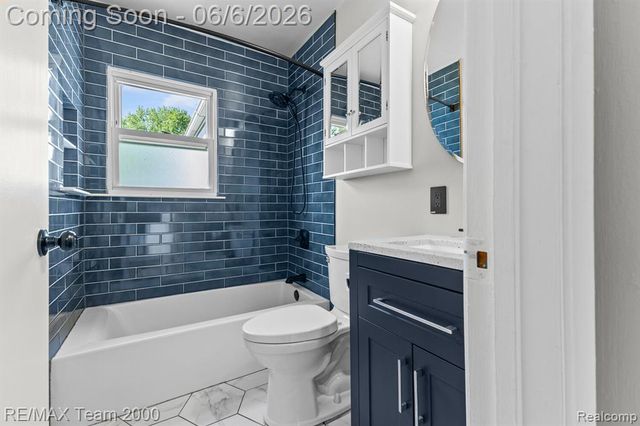 28952 Bridge Street, Garden City, MI 48135
