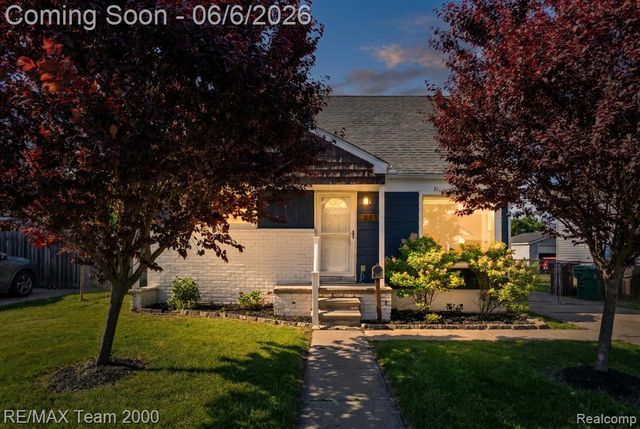 28952 Bridge Street, Garden City, MI 48135