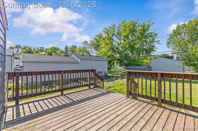 28952 Bridge Street, Garden City, MI 48135