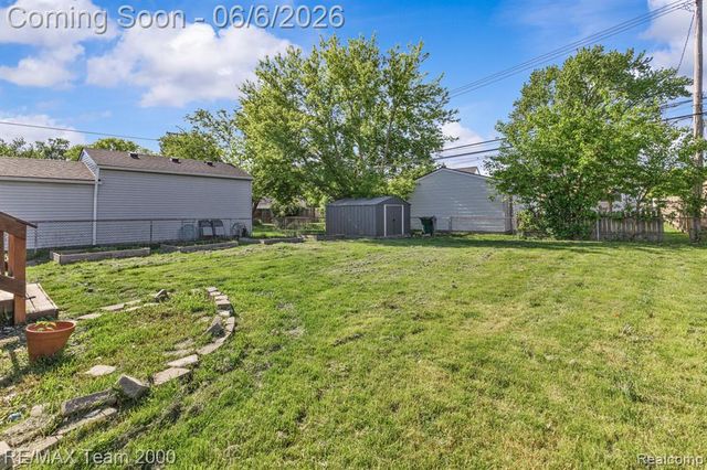 28952 Bridge Street, Garden City, MI 48135