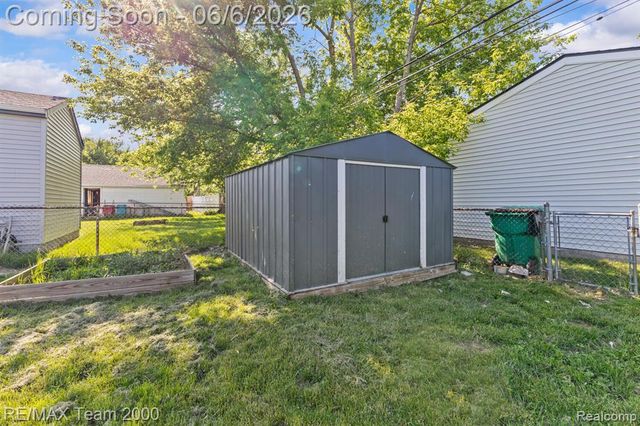 28952 Bridge Street, Garden City, MI 48135