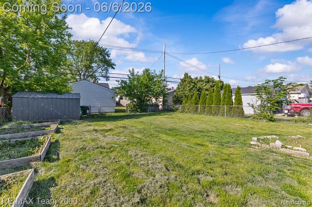 28952 Bridge Street, Garden City, MI 48135
