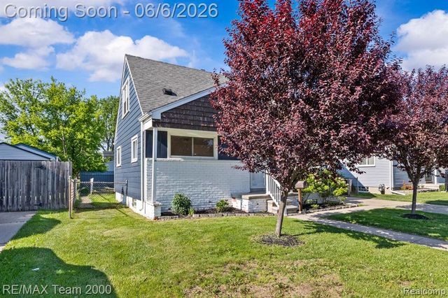 28952 Bridge Street, Garden City, MI 48135
