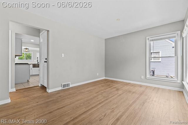 28952 Bridge Street, Garden City, MI 48135