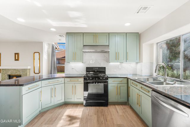 42337 Alicante Street, Quartz Hill, CA 93536