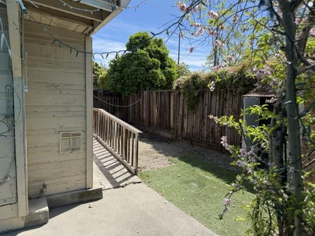 1901 W Middlefield Road, Mountain View, CA 94043