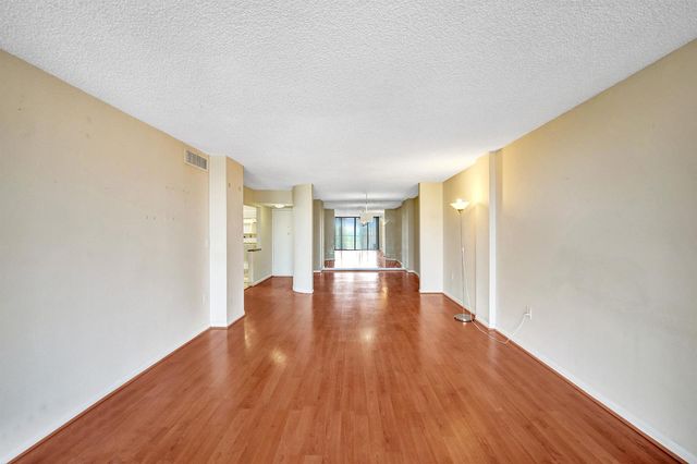 2802 N 46th Avenue B620, Hollywood, FL 33021