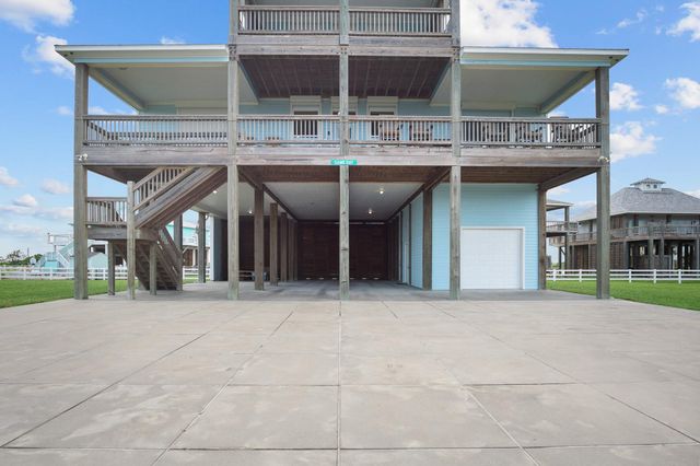 810 4th Street, Port Bolivar, TX 77650