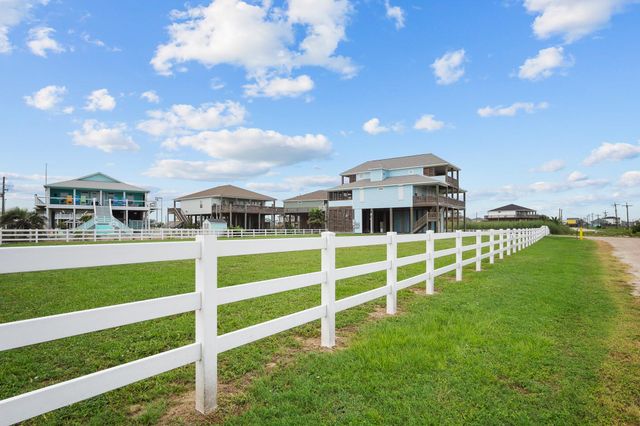 810 4th Street, Port Bolivar, TX 77650