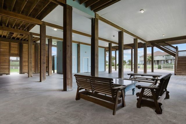 810 4th Street, Port Bolivar, TX 77650