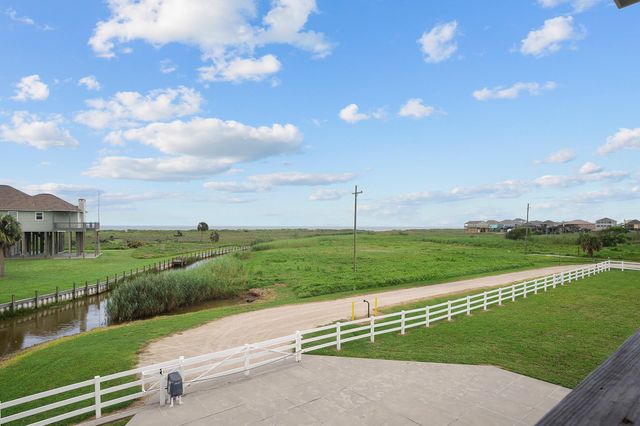 810 4th Street, Port Bolivar, TX 77650
