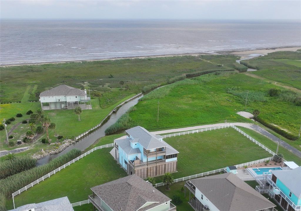 810 4th Street, Port Bolivar, TX 77650