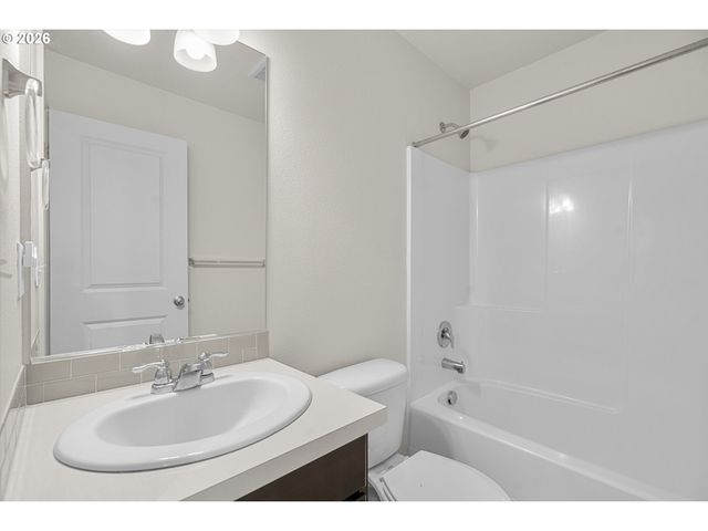 1947 Ne 117TH Ct, Vancouver, WA 98684
