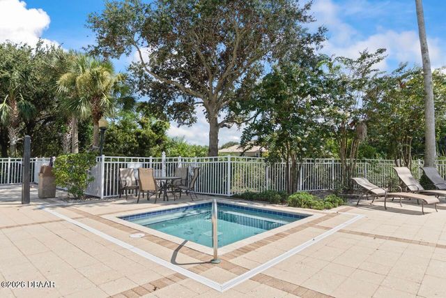 12 S Lakewalk Drive, Palm Coast, FL 32137