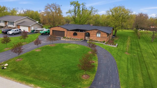 24262 W Rose Avenue, Lake Zurich, IL 60047