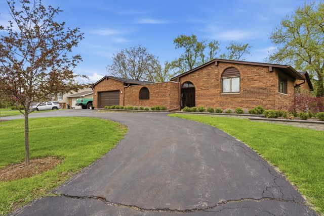 24262 W Rose Avenue, Lake Zurich, IL 60047