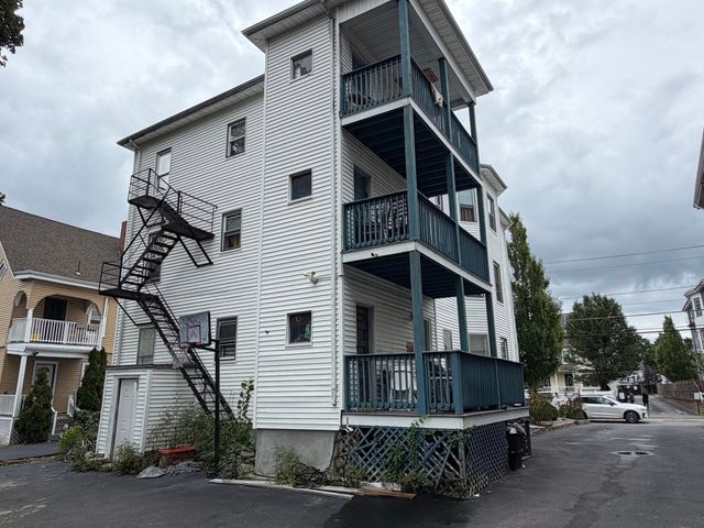 957 Warren Ave 1, Brockton, MA 02301