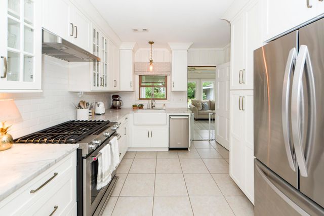 117 Pine Grove Avenue, Summerville, SC 29483