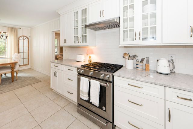 117 Pine Grove Avenue, Summerville, SC 29483